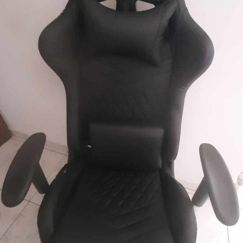 Gaming/Office chair like new with height adjustment and relax seat