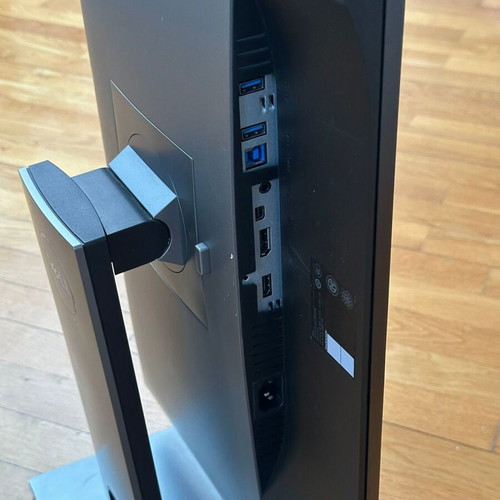 Dell UltraSharp U2718Q 27" 4K monitor used, broken screen for parts