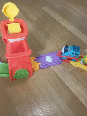 Thomas the Train used with music and puzzle pieces