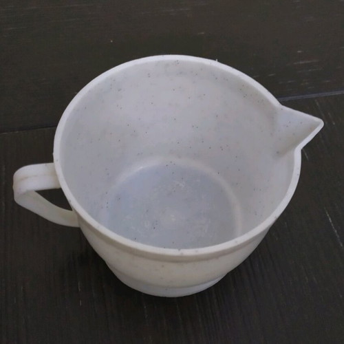 Pack of 2 lemon squeezer and plastic cup like new