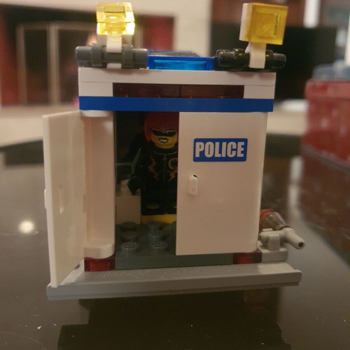 Lego police van like new with 2 figures and accessories