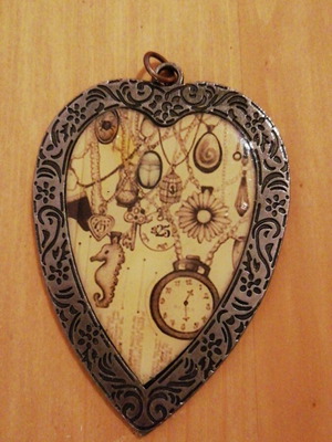 Vintage steampunk heart pendant used, silver and beige
