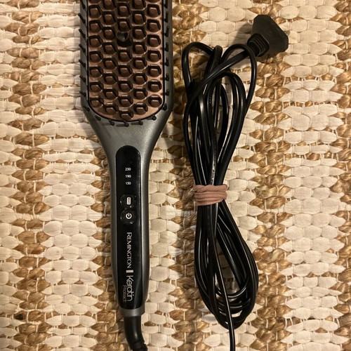 Remington Keratin Protect electric hair straightening brush like new