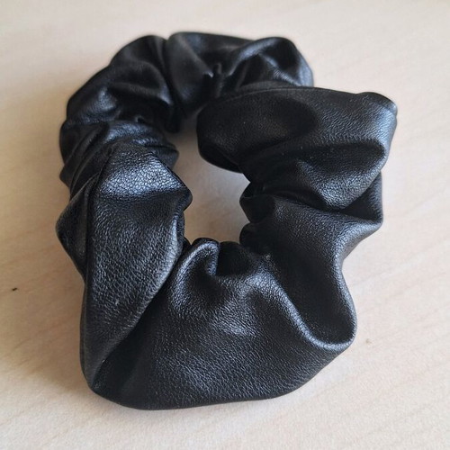 Hair tie like new, black leatherette