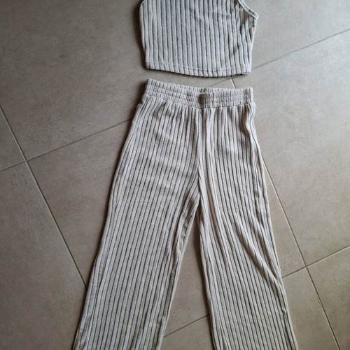 Shein set new, sleeveless crop top and beige pants