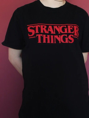 T-Shirt Stranger Things μεταχειρισμένο, Gildan, μέγεθος M, μαύρο και κόκκινο