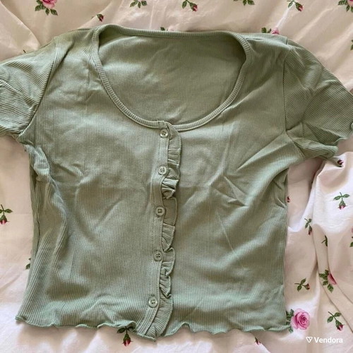 Set of 2 short-sleeve tops with ruffle details and buttons, new, size small