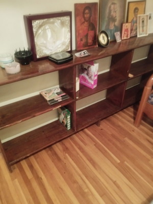 Wooden bookcase like new, medium height, about 2 meters long