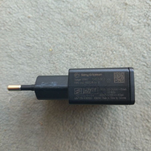 Sony Ericsson charger like new with 2 USB cables mini and micro USB