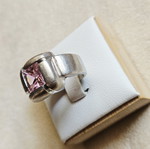 925 solid silver ring with pink stone