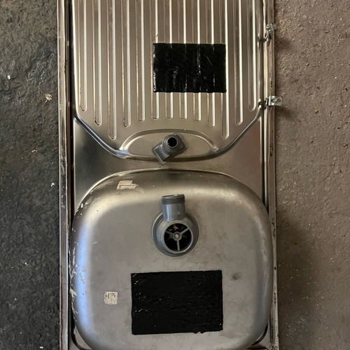 Kitchen sink used in good condition