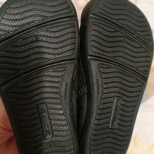 Children's beach shoes new, size 20 boys