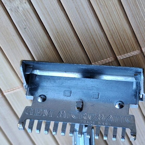 Gem Micromatic open comb single edge razor '40s used