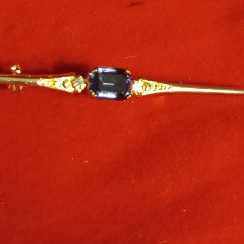 Vintage bar brooch mint condition with Art Deco design