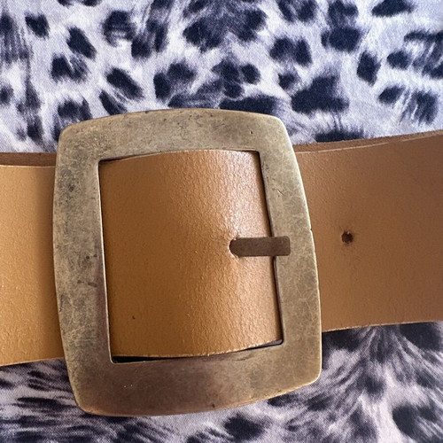 Toi&Moi leather women's belt with wide strap and large vintage metal buckle, like new