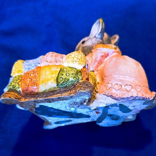 Decorative Resin Figurine with 3 Mice under Patchwork Quilt, like new