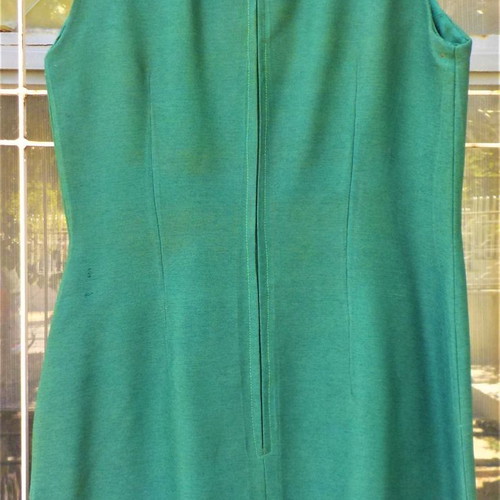 Green handmade dress used, sleeveless, knee-length