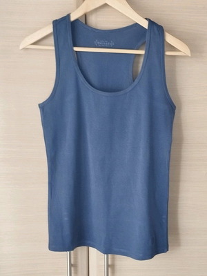 Stradivarius T-shirt athletic casual used, size medium