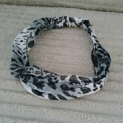 Hair scarves like new, set of 3, with elastic band