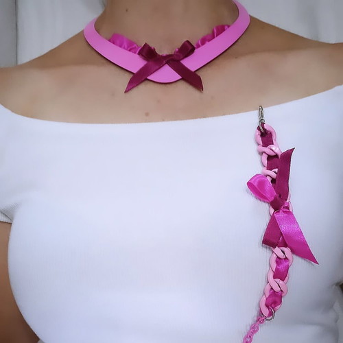 Pink bracelet with chain and bow, new