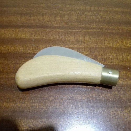 Traditional agricultural knife De Agostini collection like new with wooden handle