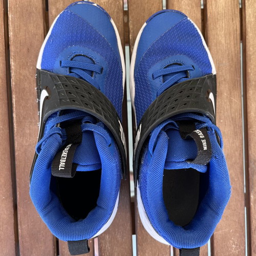 Nike Team Hustle D 12 basketball shoes used, size 33, blue