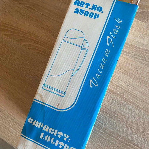 Vacuum Flask 1 Litre like new, ideal for hot and cold drinks