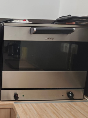 SMEG επαγγελματικός φούρνος με αεροθερμο και αξεσουάρ