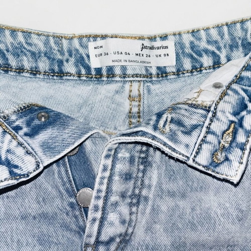 Mom shorts Stradivarius like new, light blue denim, size S