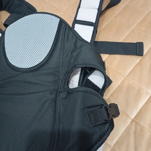 Baby carrier neutral color for 3-12 kg like new