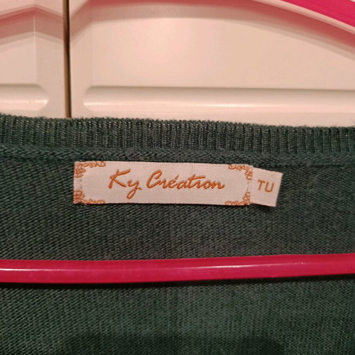 Women's sweater like new, cypress green with small rhinestones, size XL