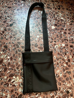 Calvin Klein crossbody bag like new, black