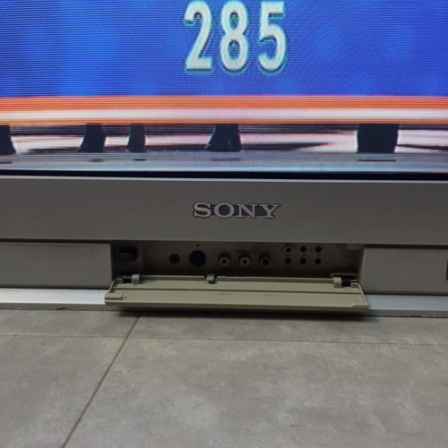 Sony Trinitron KV-25F X30 silver TV used, ideal for 1990s video games