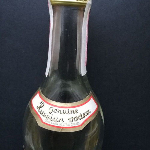 Vodka Stolichnaya αυθεντική 75 CL, σφραγισμένη, δεκαετίας 80
