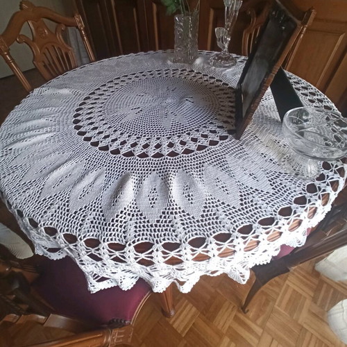 Knitted round tablecloth like new vintage diameter 1.50 m