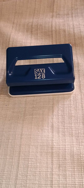SAX-128 Περφορατερ χαρτιου για να κανετε σελιδες ντοσιέ