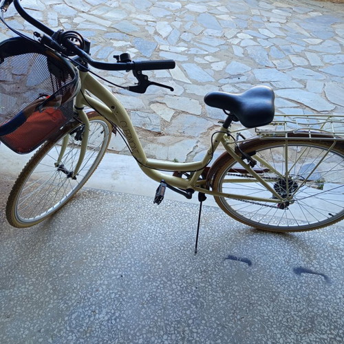 Clermont vintage city bike with Shimano 6-speed, basket, lights, bell, rack, and stand, like new
