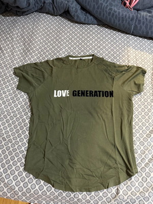 Love Generation t-shirt used, size M, green