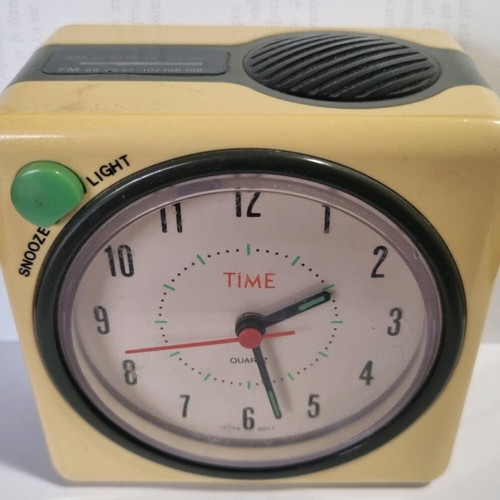 Vintage collectible alarm clock radio used, AM/FM battery