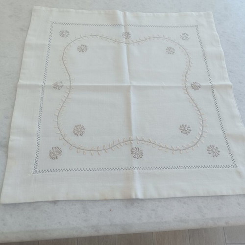 Vintage handmade embroidered table linen 57×57 cm, used