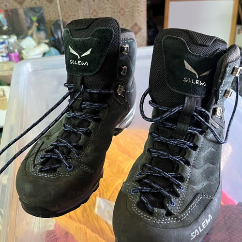 Salewa sports shoes like new, size 38, blue