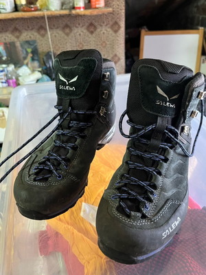 Salewa sports shoes like new, size 38, blue