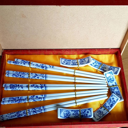 Set of 5 pairs blue and white Chinese porcelain chopsticks with rests in gift box