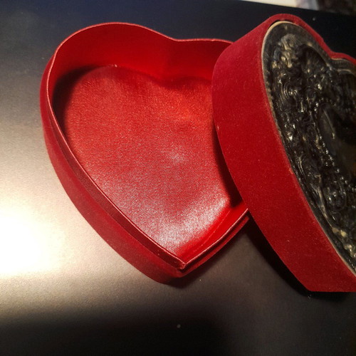 Jewelry box like new with velvet case and engraved silver lid