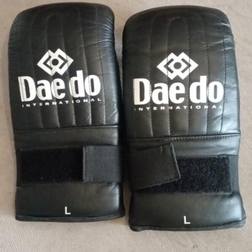 Daedo boxing gloves size Large new