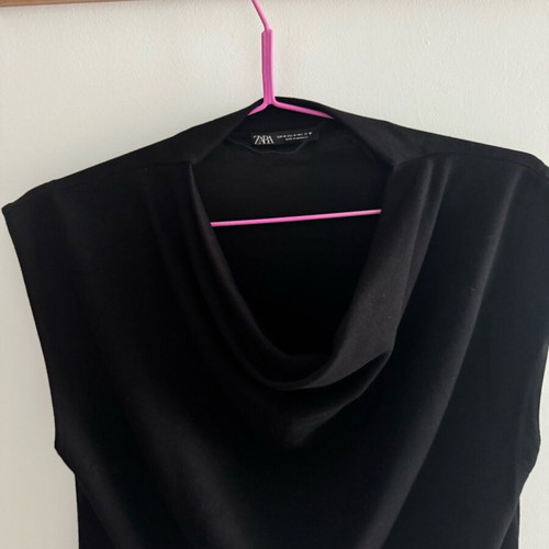 Zara draped sleeveless blouse like new, size M, black