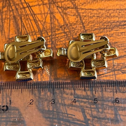 Large Vintage Clip Earrings like new