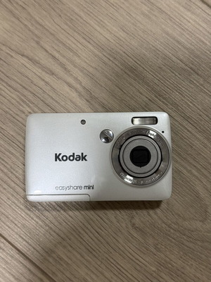 Kodak Easyshare Mini camera like new with memory card and battery