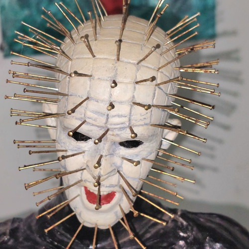 Hellraiser Pinhead collector's set 47cm vinyl and 18cm NECA figure like new