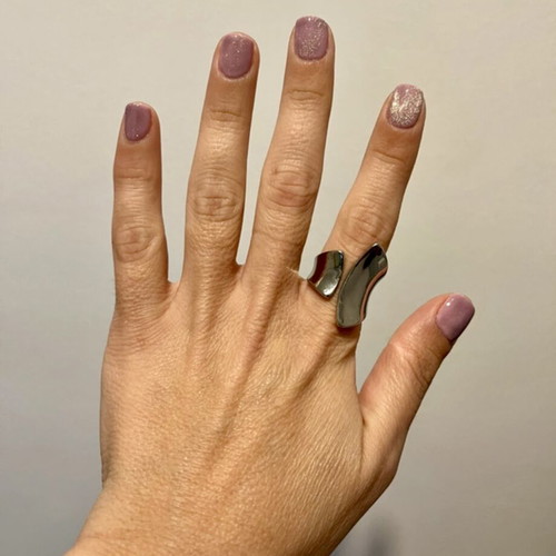 Adjustable stainless steel 18R ring like new, silver color